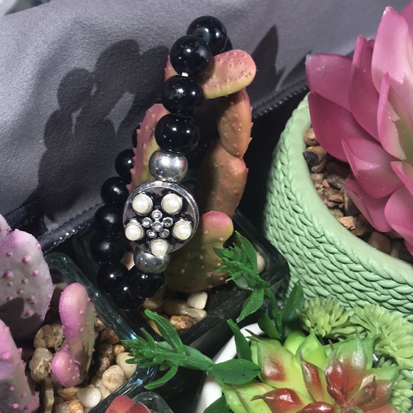 🛑🛑Black Bead Snap Button Stretch Bead Bracelet with Pearl and Crystal Snap✨ - Picture 1 of 5